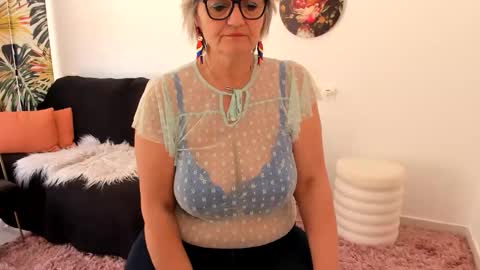 MilfElla online show from February 22, 9:54 am