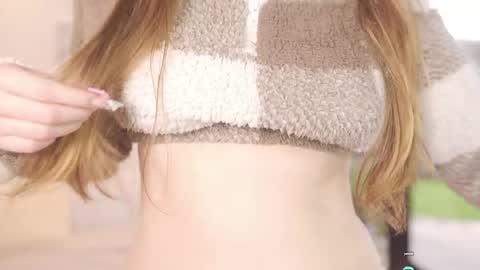 milky_0 online show from May 24, 7:35 pm