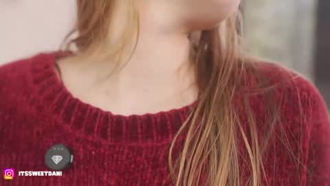 milky_0 online show from April 23, 7:49 pm