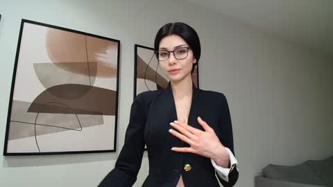 milla bella online show from December 13, 7:42 pm