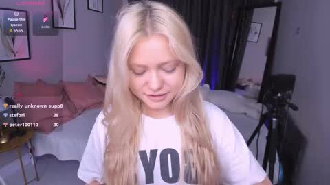 Snapshot of millie_vanillie chatting on September 16, 2:47 pm Millie online show from September 16, 2:47 pm