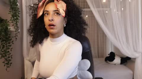 millie_volturi online show from May 27, 12:24 pm