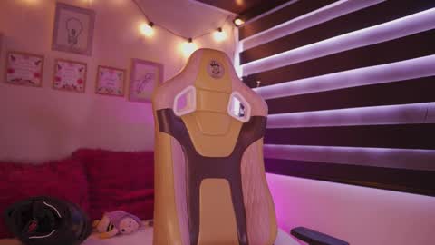 MILLY online show from December 1, 6:21 pm