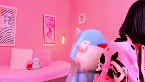 milu_carbajal_x online show from February 19, 4:12 am