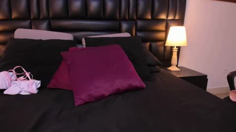Snapshot of milu_w4llace chatting on February 13, 10:00 pm Milu Wallace  online show from February 13, 10:00 pm