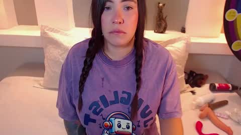 Snapshot of milu_w4llace chatting on September 26, 12:30 am Milu Wallace  online show from September 26, 12:30 am