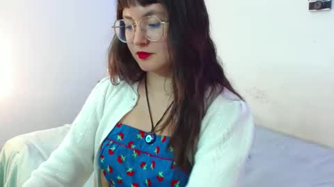 Snapshot of mily_baker chatting on February 24, 12:27 am mily_baker online show from February 24, 12:27 am