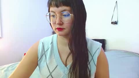 Snapshot of mily_baker chatting on December 9, 7:18 pm mily_baker online show from December 9, 7:18 pm
