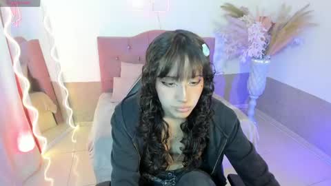 mily_tay online show from April 14, 11:54 am