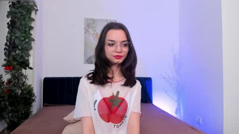 Mimi online show from May 6, 2:43 pm