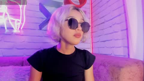 Snapshot of min_minjil chatting on January 4, 12:05 pm Minji online show from January 4, 12:05 pm