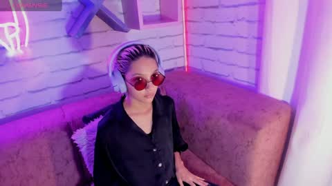 Snapshot of min_minjil chatting on January 8, 11:43 am Minji online show from January 8, 11:43 am