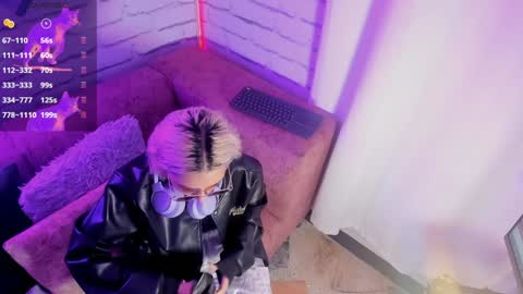 Snapshot of min_minjil chatting on December 27, 11:39 am Minji online show from December 27, 11:39 am
