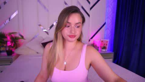 minifox_ online show from October 25, 8:55 am