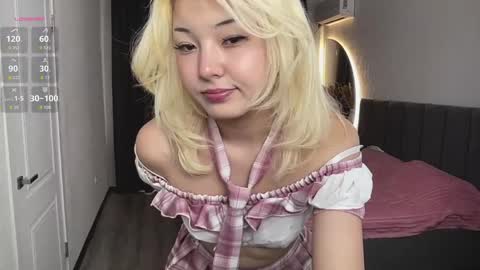 minnie_joy_ online show from March 8, 12:20 pm