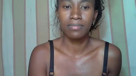 minouch211907 online show from February 19, 4:34 am