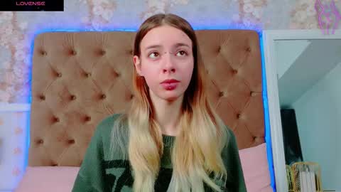 mira_lynxx online show from October 27, 3:46 am