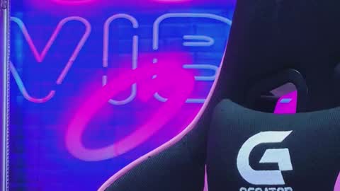 mira_lynxx online show from February 5, 7:00 am