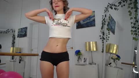 Snapshot of mira_marni chatting on October 3, 11:59 am mira_marni online show from October 3, 11:59 am