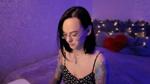 MiraSkyy online show from April 5, 10:20 pm