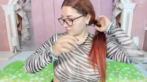 Snapshot of mishell_lovely chatting on September 10, 12:27 pm Mishell online show from September 10, 12:27 pm