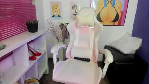 Snapshot of mishka__ chatting on October 10, 12:59 am Mishka online show from October 10, 12:59 am
