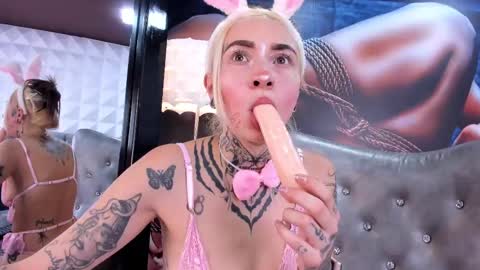 Snapshot of miss___angel chatting on February 10, 6:35 pm miss___angel online show from February 10, 6:35 pm