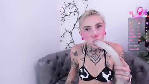 Snapshot of miss___angel chatting on March 6, 6:16 pm miss___angel online show from March 6, 6:16 pm
