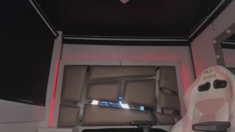 miss__pretty_ online show from February 11, 4:47 am