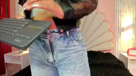 miss__star_ online show from March 17, 1:48 pm