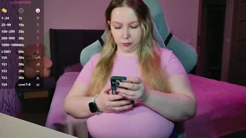 Snapshot of miss_anna909 chatting on October 15, 4:31 pm Anna online show from October 15, 4:31 pm