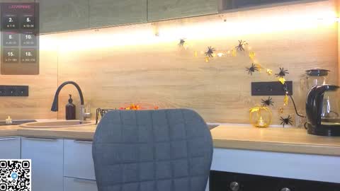 Sandy online show from October 25, 1:13 am