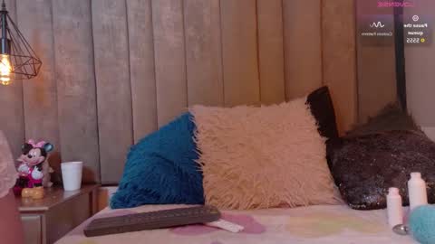 miss_evans_ online show from February 2, 1:32 pm