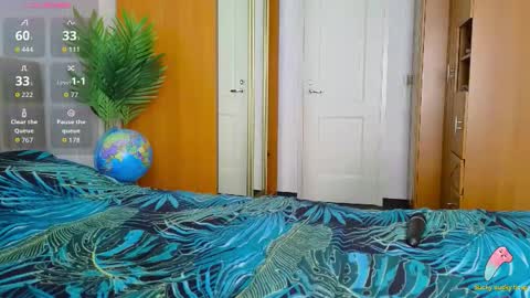 Laura online show from September 25, 12:04 pm