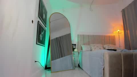 Here is Londonn  Thank you for being part of this day I wish you an excellent rest. online show from April 11, 1:12 am