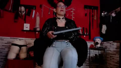 Snapshot of miss_mirandaa chatting on September 16, 5:15 am Mistress Miranda online show from September 16, 5:15 am