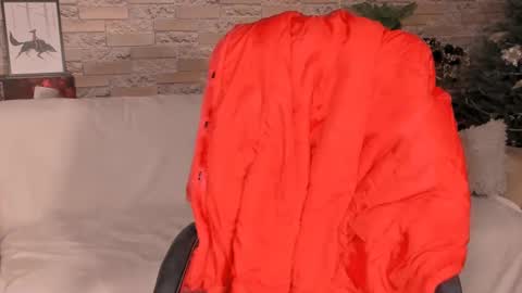 Snapshot of miss_poison chatting on December 4, 7:28 am Leya online show from December 4, 7:28 am