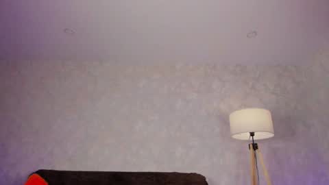 Snapshot of miss_spider chatting on October 16, 10:18 am Spider girl Help me reach 10 likes online show from October 16, 10:18 am