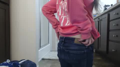 Snapshot of miss_sunshine01 chatting on January 9, 5:43 pm Bella online show from January 9, 5:43 pm