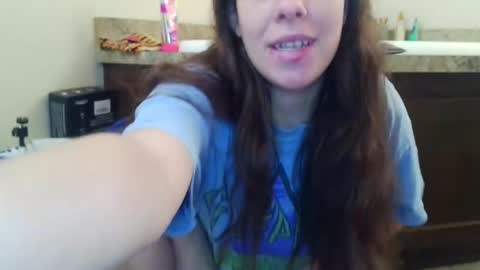 Snapshot of miss_sunshine01 chatting on October 25, 4:36 pm Bella online show from October 25, 4:36 pm