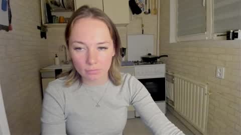 miss_you20 online show from October 27, 6:35 pm