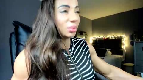 Alesyamuscledoll online show from January 9, 9:52 pm