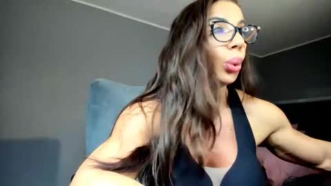 Alesyamuscledoll online show from January 17, 9:22 pm