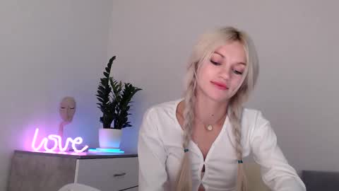 EMMA online show from December 8, 9:41 pm