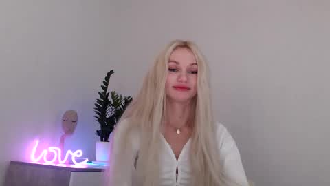 EMMA online show from December 12, 9:04 pm