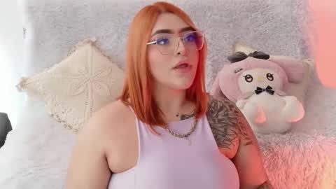 missevans_ online show from April 18, 6:43 pm