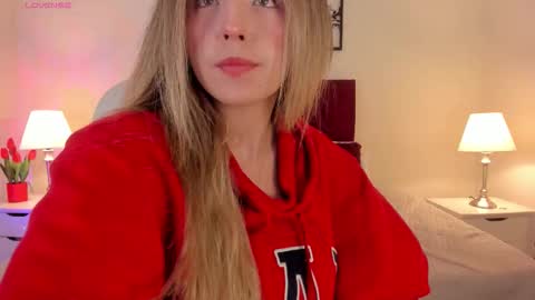 Snapshot of missisabella1 chatting on October 17, 1:03 pm Bella Castillo online show from October 17, 1:03 pm