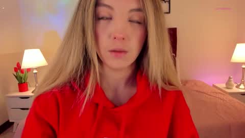 Snapshot of missisabella1 chatting on October 6, 12:33 pm Bella Castillo online show from October 6, 12:33 pm