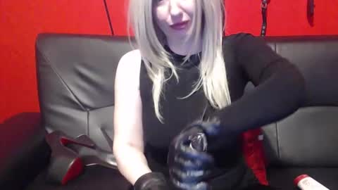 Snapshot of misskaliania chatting on December 7, 6:54 am MissKaliAnia online show from December 7, 6:54 am