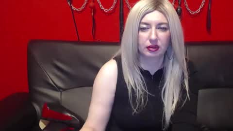 Snapshot of misskaliania chatting on December 2, 10:32 pm MissKaliAnia online show from December 2, 10:32 pm